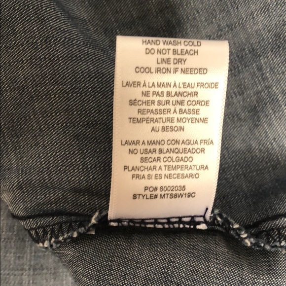 π΄βοΈHPπ§ββοΈChambray BellSleeve Blouse Bobeau NEW - Picture 7 of 7